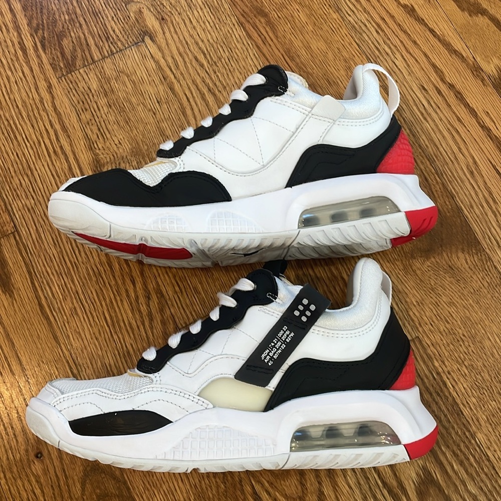 Jordan MA2 White/University Red/Black Trainer Sneakers. Size 8. - Picture 4 of 16